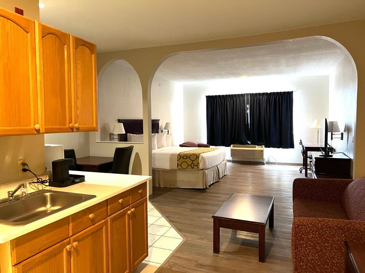 Baymont By Wyndham Houston Brookhollow Exterior foto