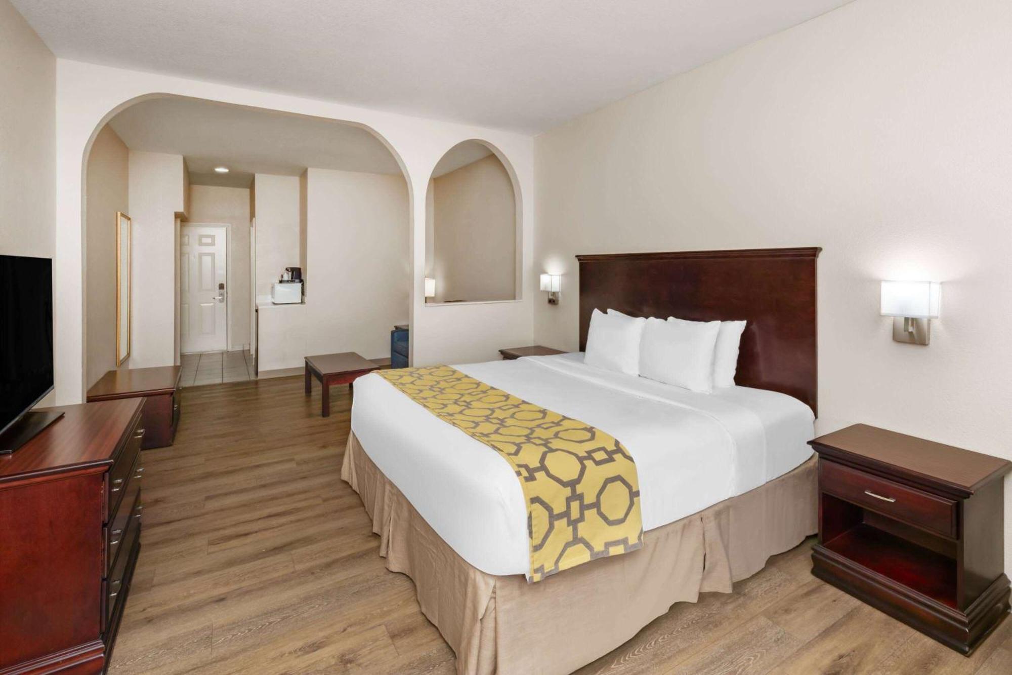 Baymont By Wyndham Houston Brookhollow Exterior foto